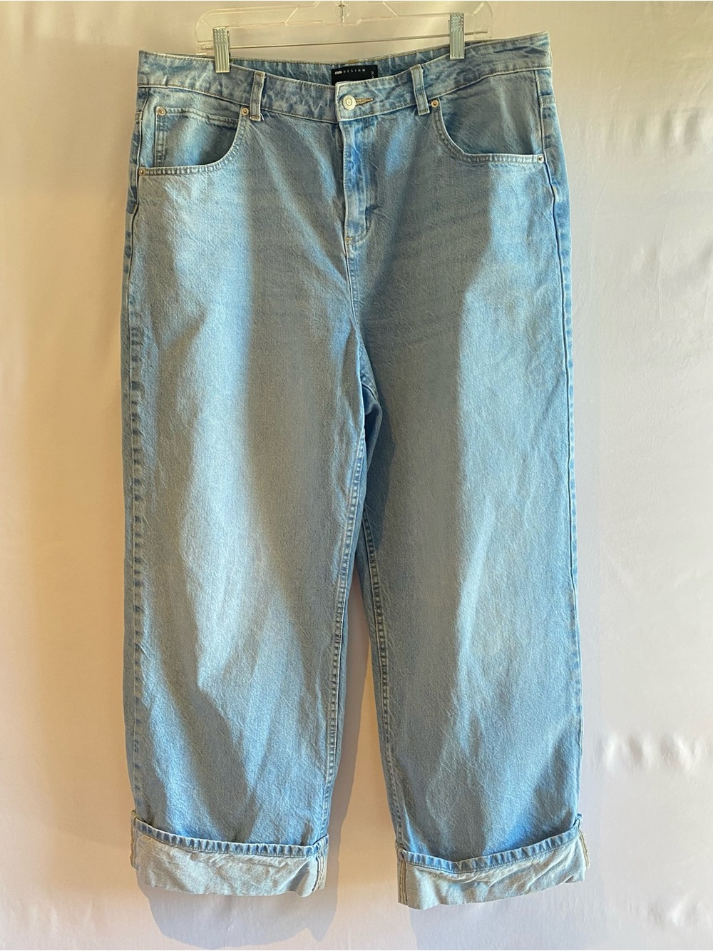 ASOS DESIGN Loose Jean with Deep Turn Up Cuff, Pale Wash, size 16 - Picture 3 of 9